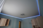 матовый потолок с подсветкой